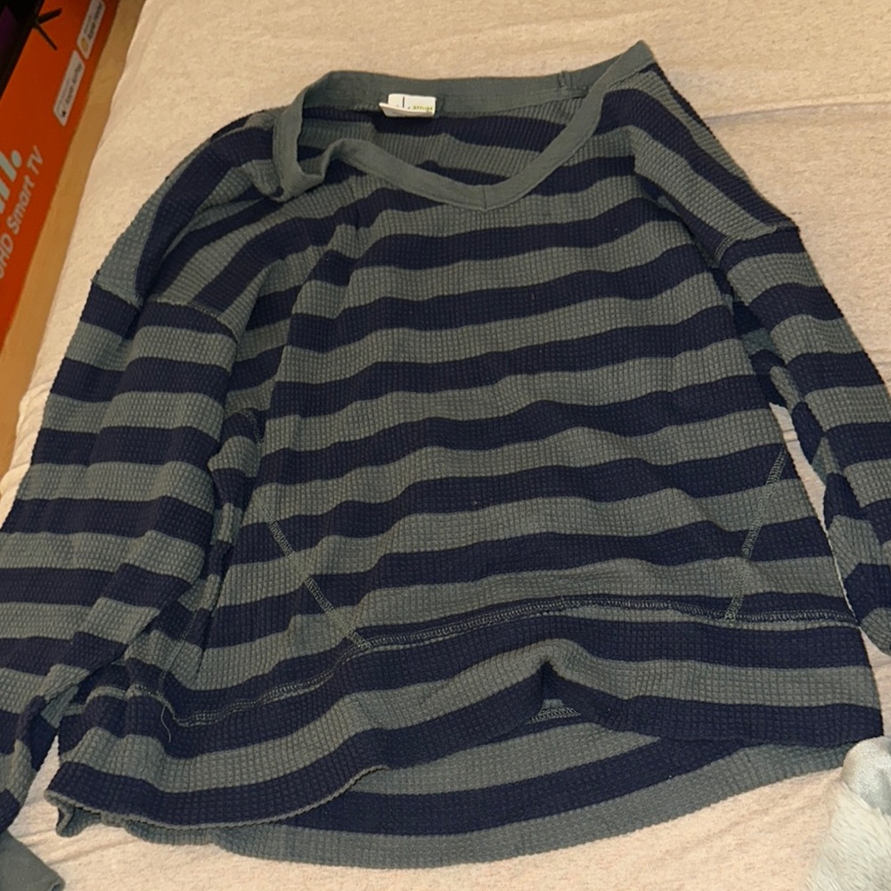 Aerie Gray and Black Long Sleeve Tee